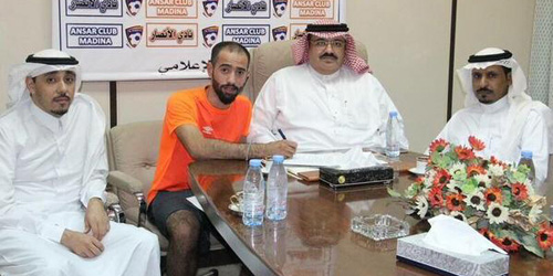  من توقيع اللاعب