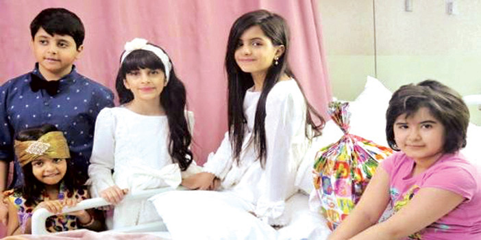 لجنة أصدقاء المرضى الفريق النسائي يزور المرضى المنومين بأقسام مستشفى الملك سعود بعنيزة 