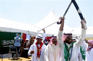 «العرضة السعودية» تنال إعجاب كشافي العالم في اليوم العربي 