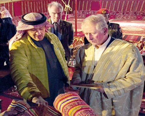  قطعة السدو التي أهداها الأمير سلطان للأمير تشارلز