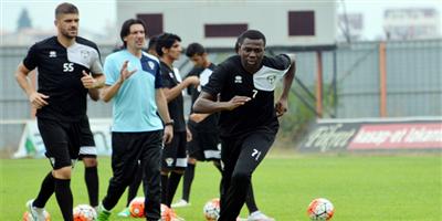 هجر يواصل تدريباته على مساحات معينة في معسكر تركيا 