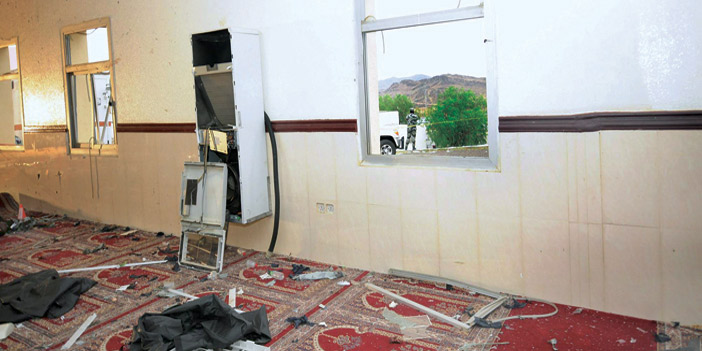 أشاد بدور رجال الأمن البواسل في الحفاظ على أمن بلاد الحرمين 