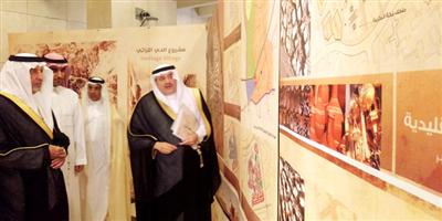 أمير منطقة مكة المكرمة يطلع على مشروع الحي التراثي 