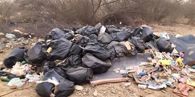 النفايات تتكدس في محافظات جازان وإمارة المنطقة تطالب المالية بالتدخل 