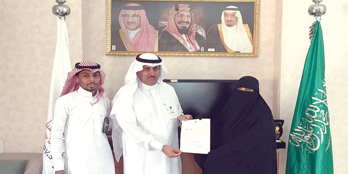 ثمانينية سعودية تتسلّم شهادتي شكر وتقدير من ولي عهد بريطانيا 