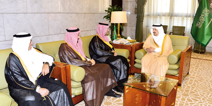 أمير منطقة الرياض يستقبل وزير الإسكان 