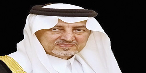 خالد الفيصل يسجل إعجابه بعرض «نقش من هوازن المسرحي» في جادة عكاظ 