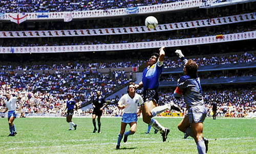  مارادونا وهدف اليد الشهير بمرمى إنجلترا في مونديال 1986