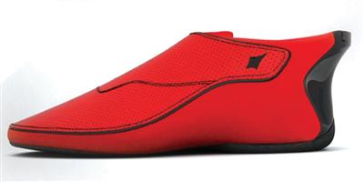 أحذية «ذكية» تعد الخطى وقفازات تنطق نيابة عن مرتديها  