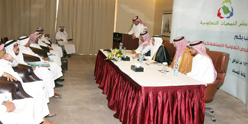  جانب من المؤتمر الصحافي عقب توقيع العقود في الرياض أمس