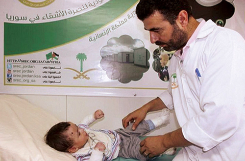 العيادات السعودية تعالج حالة مرضية نادرة لطفل سوري بمخيم الزعتري 