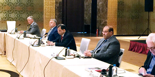  الأمير نواف بن محمد في الاجتماع
