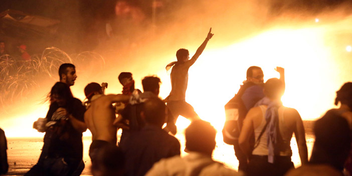  تجدد المواجهات بين المتظاهرين وقوات الأمن في بيروت مساء أمس