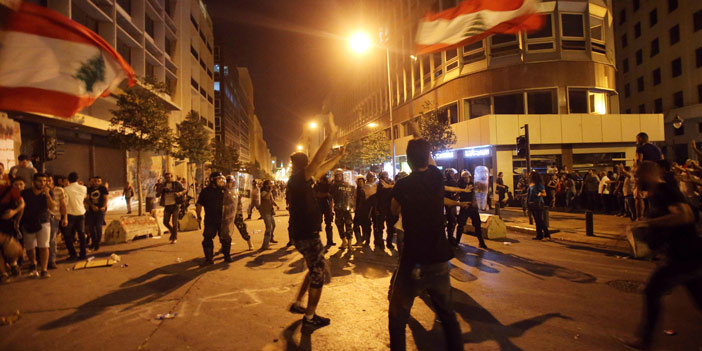  تجدد التظاهرات في بيروت بعد فشل مجلس الوزراء في حل أزمة النفايات