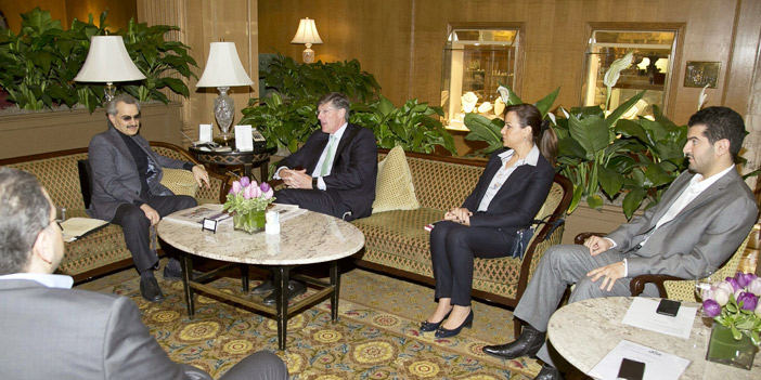  الأمير الوليد خلال اجتماع سابق مع الرئيس التنفيذي لمجموعة ستي
