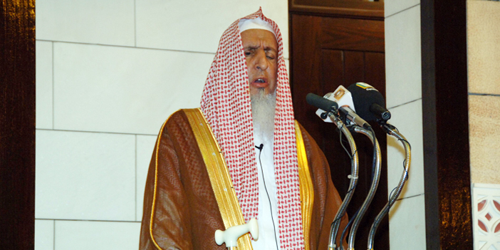  مفتي المملكة يلقي خطبة الجمعة أمس بجامع الإمام تركي بن عبدالله