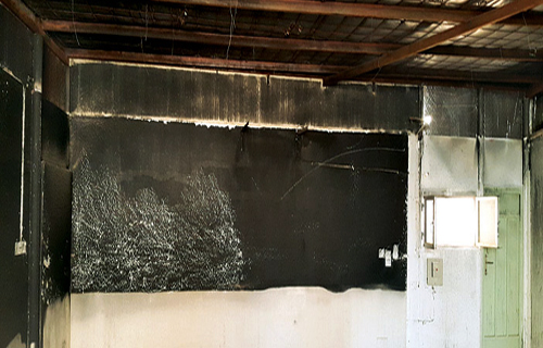  غرفة المعلمين المحترقة