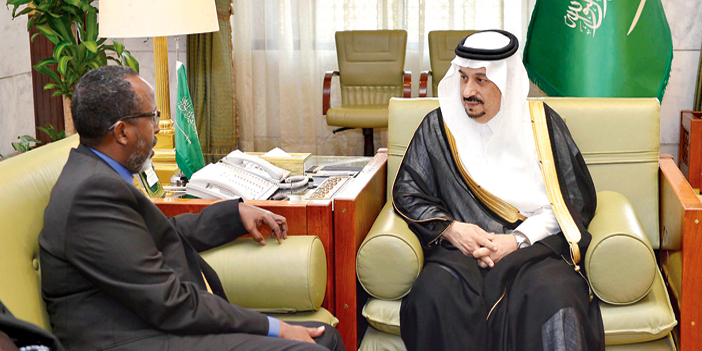 الأمير فيصل بن بندر يستقبل السفير الصومالي 