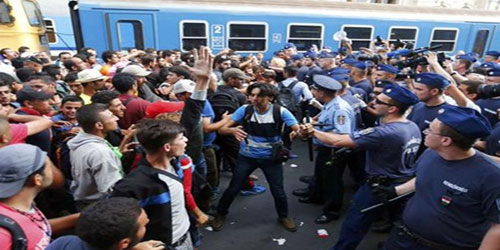 إخلاء محطة القطارات الرئيسة في بودابست وتعليق الرحلات بسبب المهاجرين 