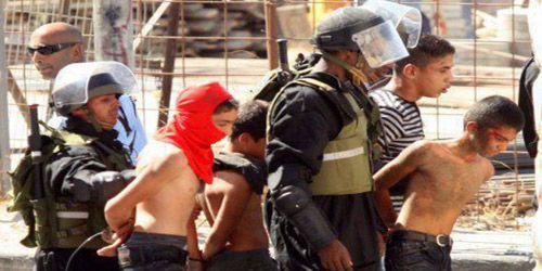  قوات الاحتلال خلال حملة اعتقالات لعدد من الأطفال والشبان الفلسطينيين