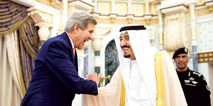 الملك سلمان خلال استقبال سابق لوزير الخارجية الأمريكي جون كيري (عام 2015 م)