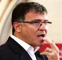 اليوناني تاكيس ليمونيس رسميا مدربا للرائد 