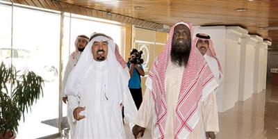 الشيخ عادل الكلباني في زيارة لمركز صالح بن صالح الاجتماعي 