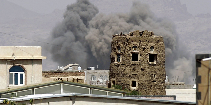  أمواج دخان من البنايات بعد الضربات الجويِّة