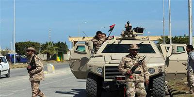 الجيش الليبي يقصف جرافة محمّلة بالأسلحة قبالة بنغازي 