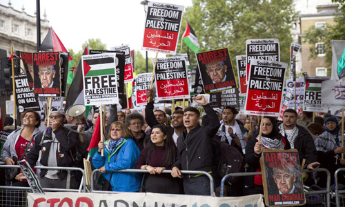  تظاهرة فلسطينية احتجاجية أمام داونينغ ستريت في لندن تزامناً مع زيارة نتنياهو