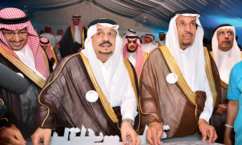 أمير منطقة الرياض يفتتح فعاليات «فنار (سابك) الصحي» 