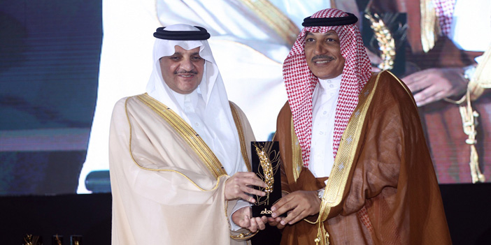  سعود بن نايف يكرم رئيس الخليج