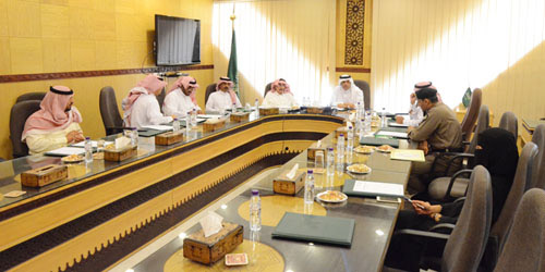  أمين حائل خلال ترؤسه الاجتماع