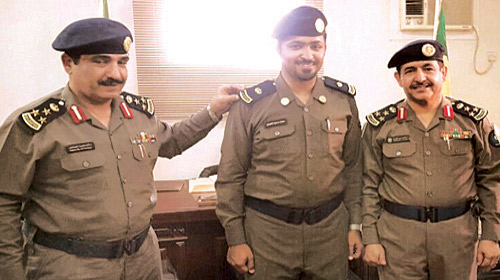  العميد النوشان والعميد المجماج أثناء تقليد المطيري رتبته