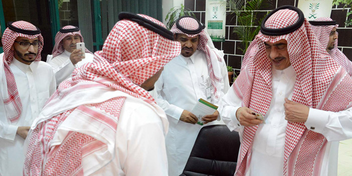  الوزير آل الشيخ عقب زيارته لأحد المراكز الانتخابية في الرياض