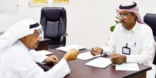  خلال التسجيل في أحد المراكز الانتخابية بالرياض