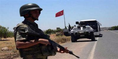 القوات التركية تشتبك مع مسلحين في جنوب البلاد رغم حظر التجول 
