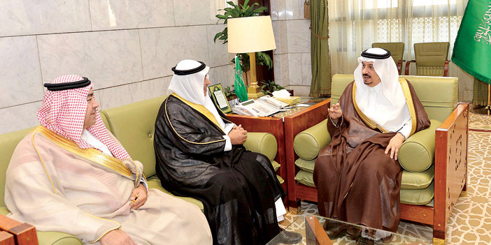 أمير منطقة الرياض يستقبل الرئيس التنفيذي لشركة الاتصالات السعودية 