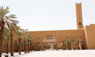 أمير منطقة الرياض يدشن جولة للزوار في منطقة قصر الحكم 