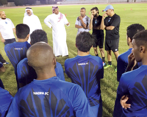  الهلال خلال اجتماعه باللاعبين