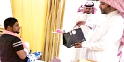 مستشفى الإيمان يعايد المرضى 