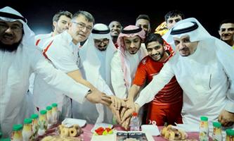 الرائد أخيراً يُنهي الجدل.. ويعاود تدريباته بـ«عيدية» 