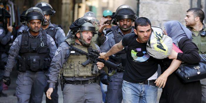  قوات الاحتلال تقوم بالقبض على أحد الفلسطينين