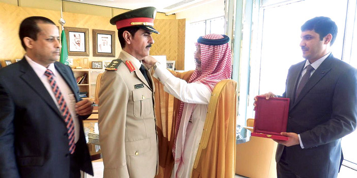 السفير قطان يقلِّد الملحق العسكري السعودي بالقاهرة رتبته الجديدة 