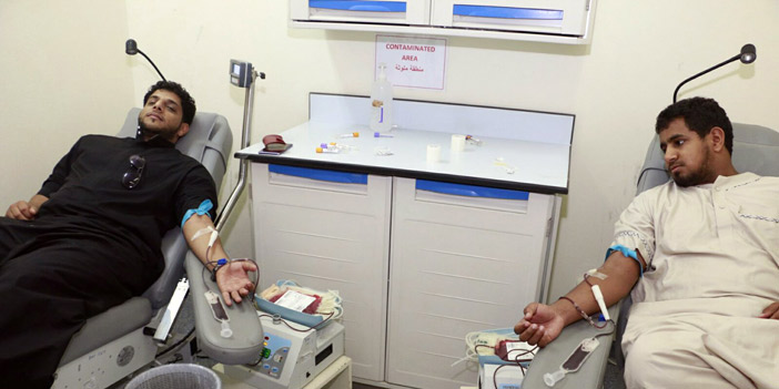  منسوبو الجمعية يتبرعون بالدم