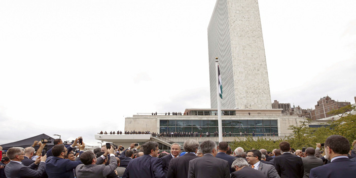  رفع العلم الفلسطيني أمام مبنى الأمم المتحدة بنيويورك