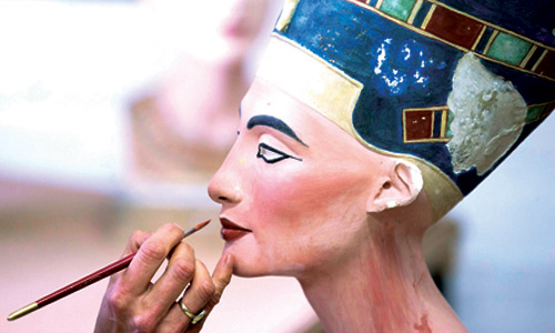  نسخة طبق الأصل لتمثال الملكة الفرعونية نفرتيتي