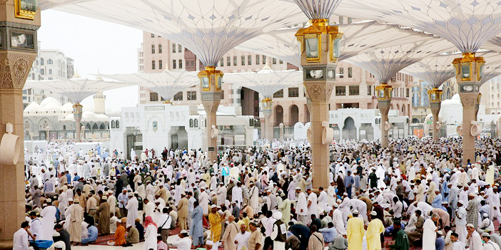  أعداد غفيرة من الحجاج في ساحات المسجد النبوي