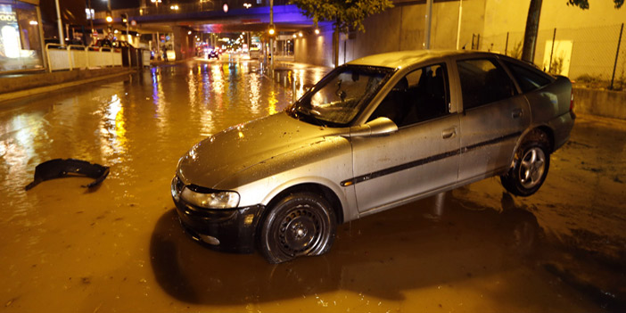 آثار الفيضانات التي ضرب منطقة الكوت دازور بفرنسا
