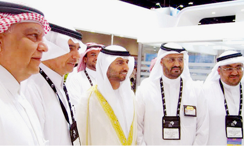  وزير الطاقة الإماراتي سهيل محمد المزروعي يزور جناح السعودية للكهرباء